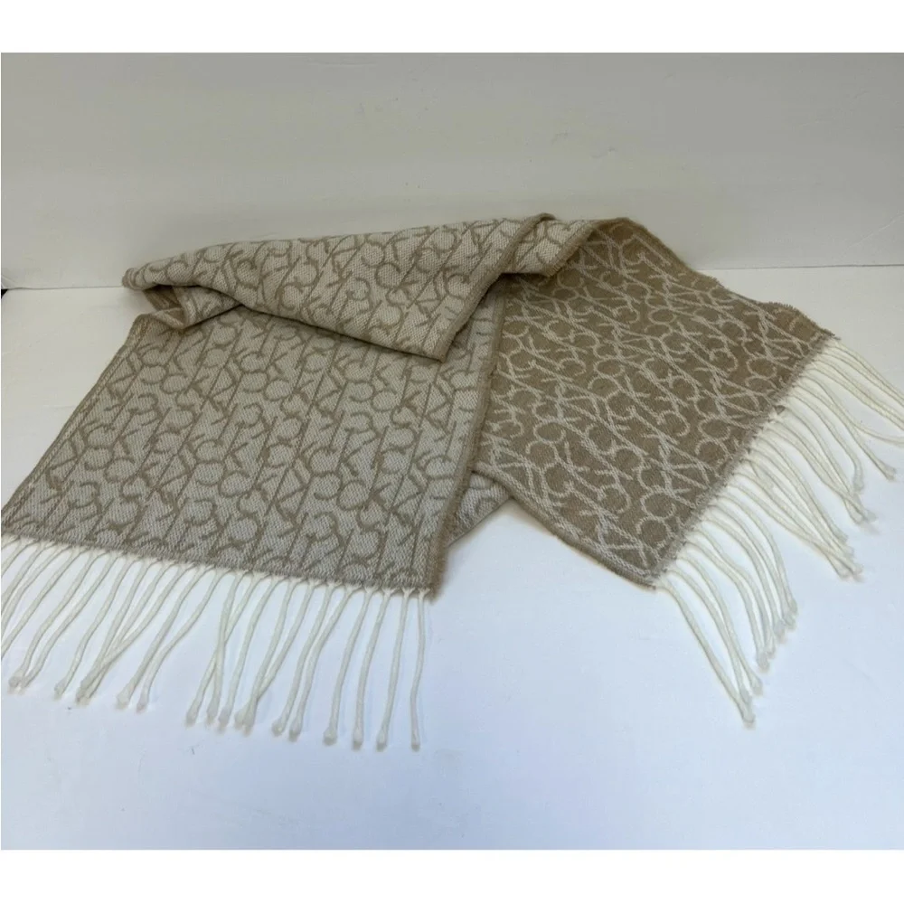 Calvin Klein Signature & solid boarder scarf/ NWOT / beige n cream